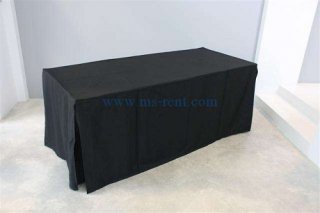 โต๊ะเหลี่ยม คลุมผ้าสีดำ