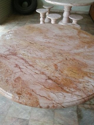 โต๊ะหินอ่อนสีชมพูทอง ขนาด 80 ซม. + เก้าอี้ 6 ตัว