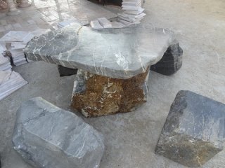 โต๊ะหินธรรมชาติ สีเทา + เก้าอี้ 4 ตัว