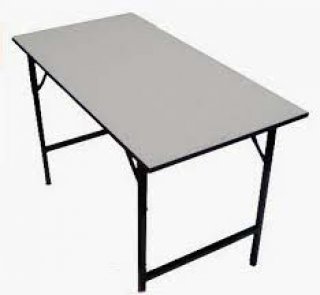 หน้าโต๊ะโฟเมก้าขาวและเมลามีนขาว