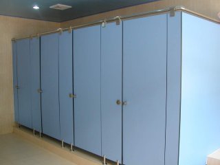 ผนังห้องน้ำสำเร็จรูป panel, ติดตั้งผนังกั้นห้องน้ำ