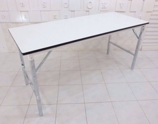 โต๊ะพับหน้าโฟเมก้าขาวเงา