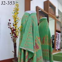 ผ้าไหม ทอยกดอก มัดหมี่ ยกดอกพริกไทย ลายนกยูงโบราณ พื้นสีเขียว 4 ม.