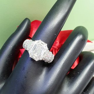 แหวนเพขร DIAMOND BOX - BIG EMERAL