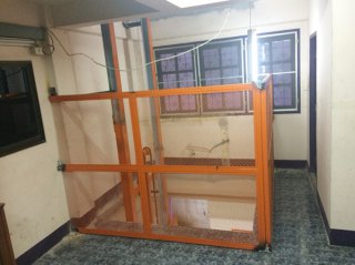 ลิฟต์ขนของโรงงาน