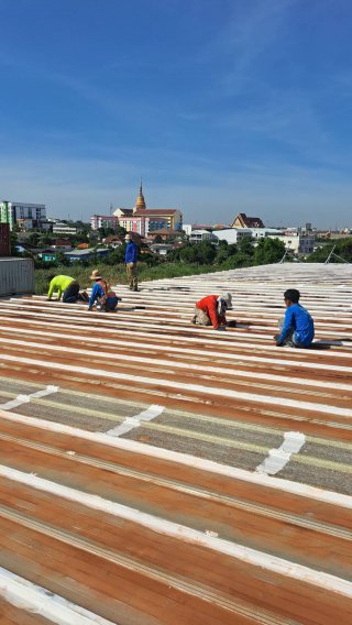 ขัดสนิมหลังคาเหล็ก