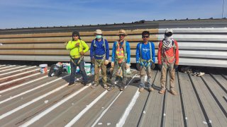 รับเหมาพ่นสีหลังคา