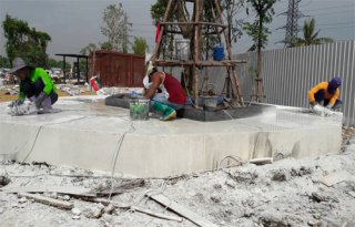 พื้นกรวดล้าง, ช่างหนุ่มหินขัดทรายล้าง