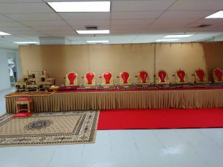 ชุดพระแบบนั่งพื้น