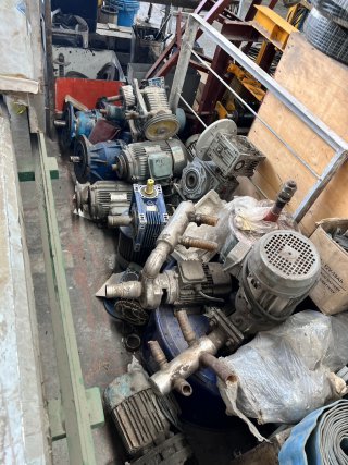 รับซื้อของบ้านเก่า, อรอนงค์รีไซเคิล