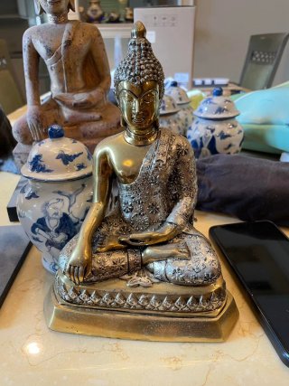 รับซื้อพระเครื่องและพระบูชา