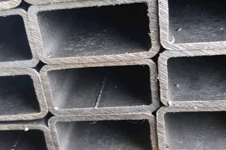 แป็ปแบน 40 x 20 มม. Rectangular pipe 40 x 20 mm.